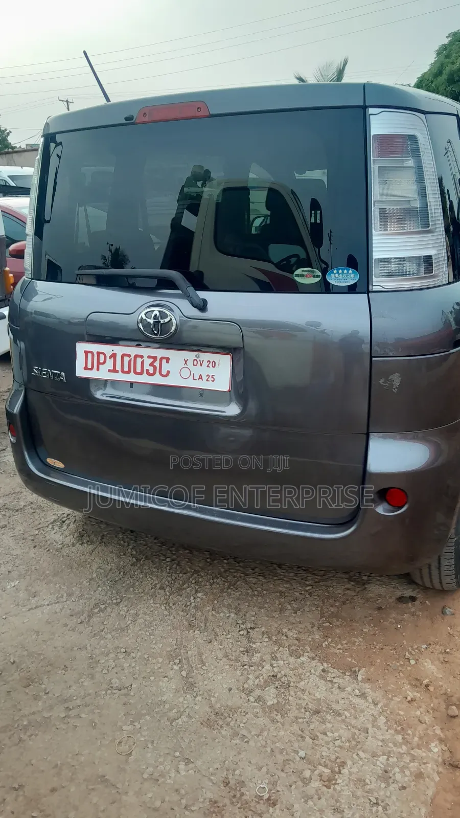 Toyota Sienta 1.5 FWD 2013 Gray