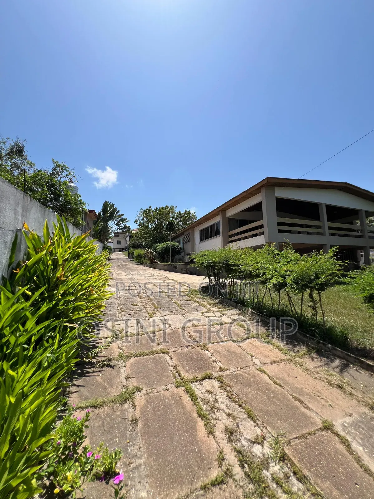 12bdrm House in MacCharty Hills for sale