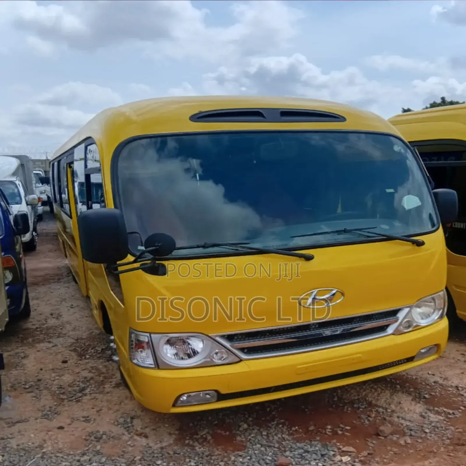 Hyundai County 2011 White