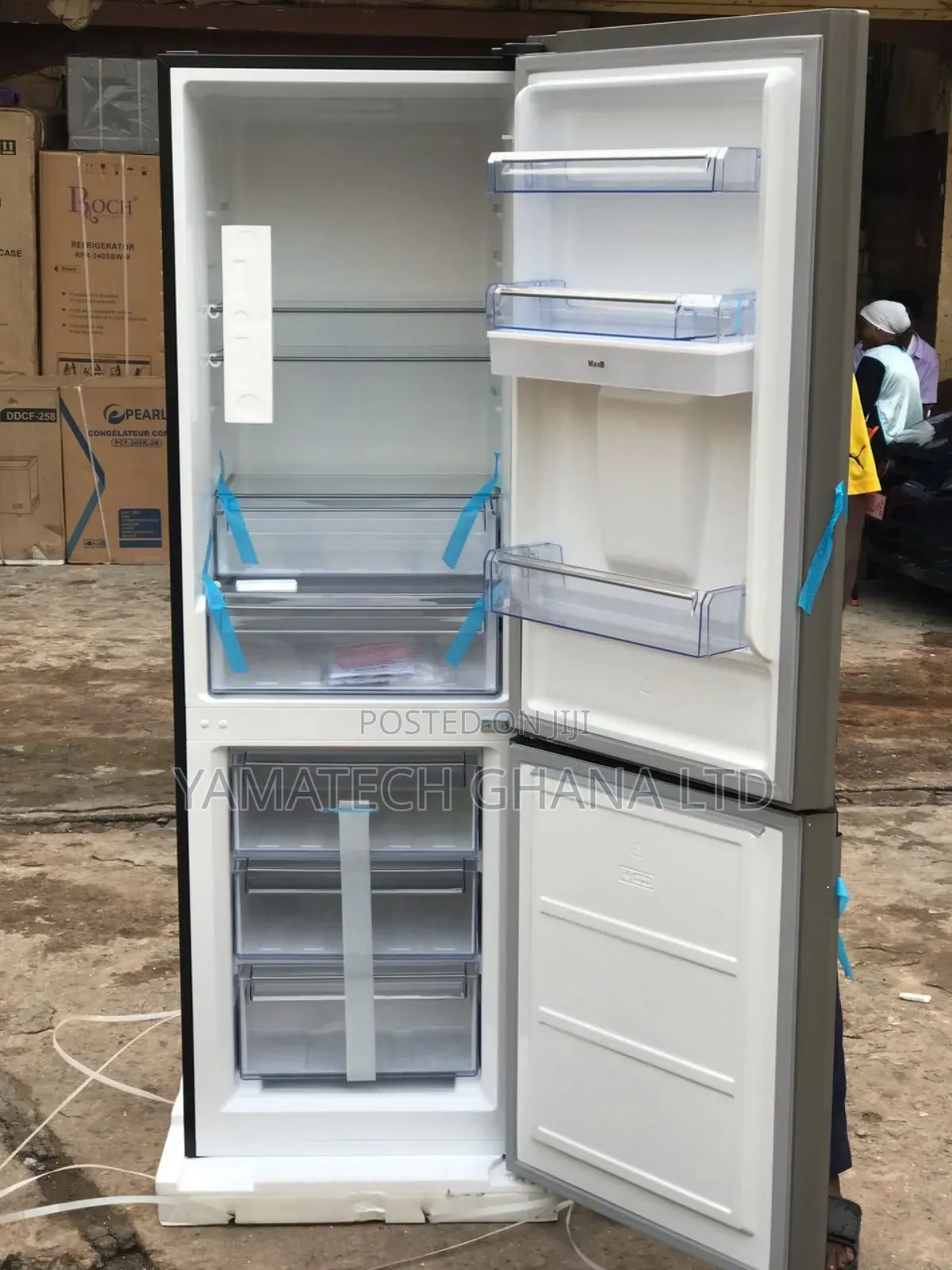Innova 309 Litre Fridge With With Dispenser and Black Glass