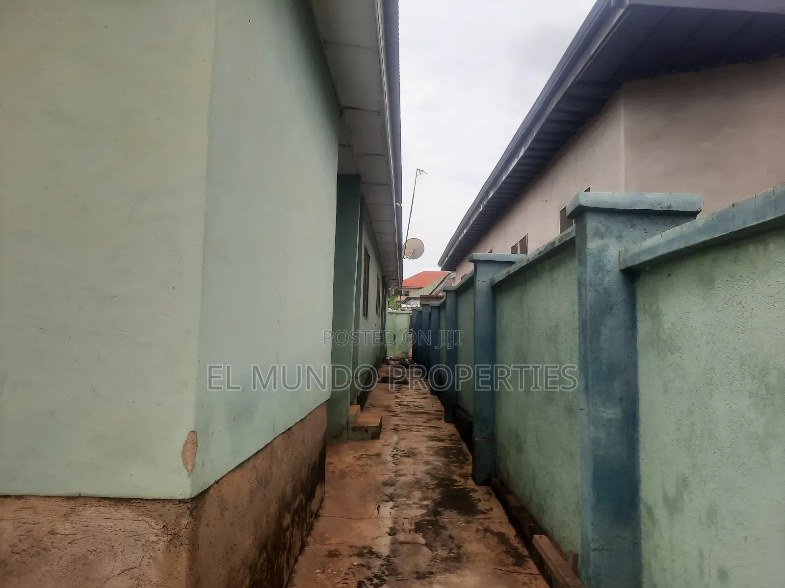 5bdrm House in Nyankyerenyease, Kumasi Metropolitan for sale