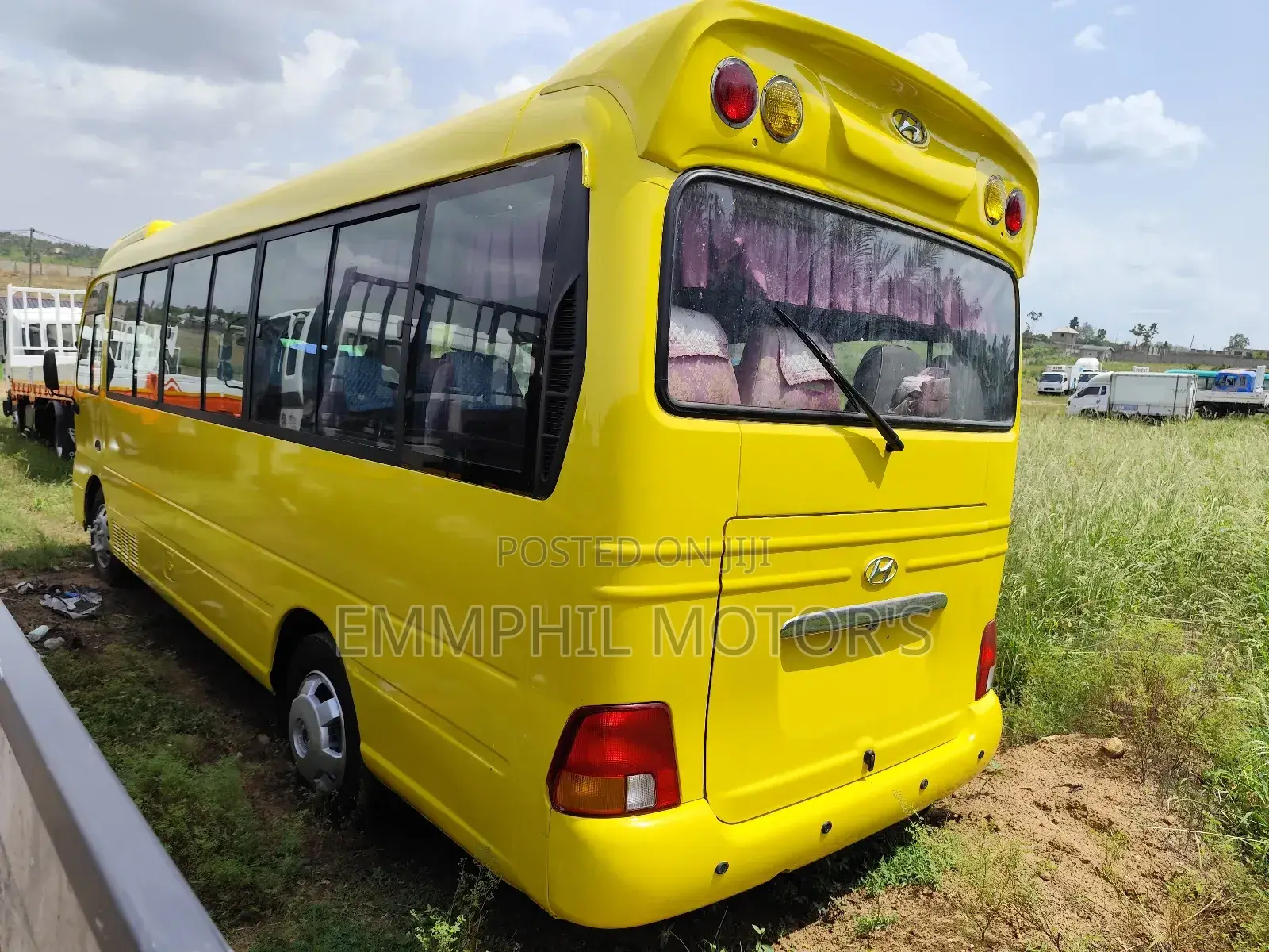 Hyundai County 2015 Yellow