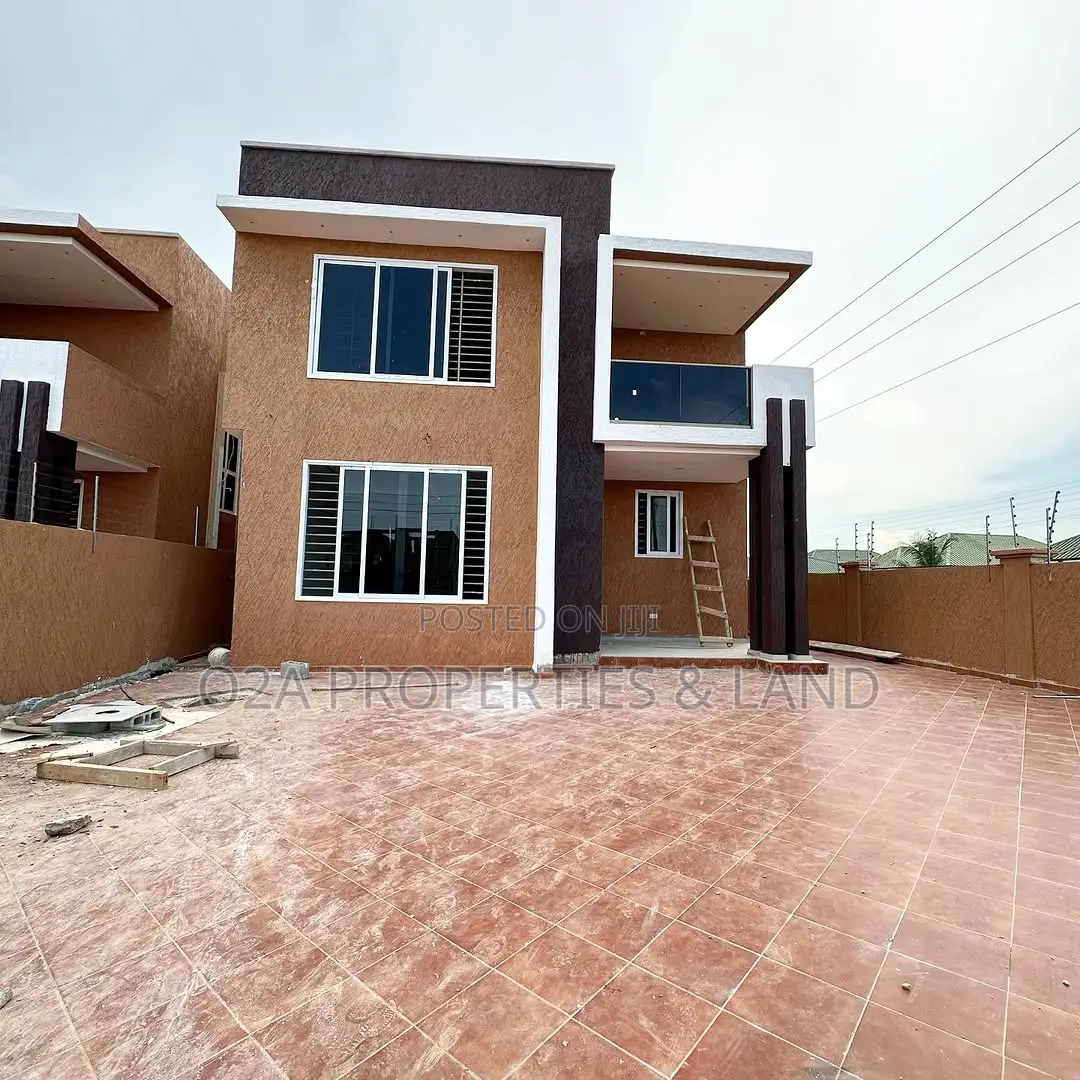 5bdrm House in Lakeside Estate for sale