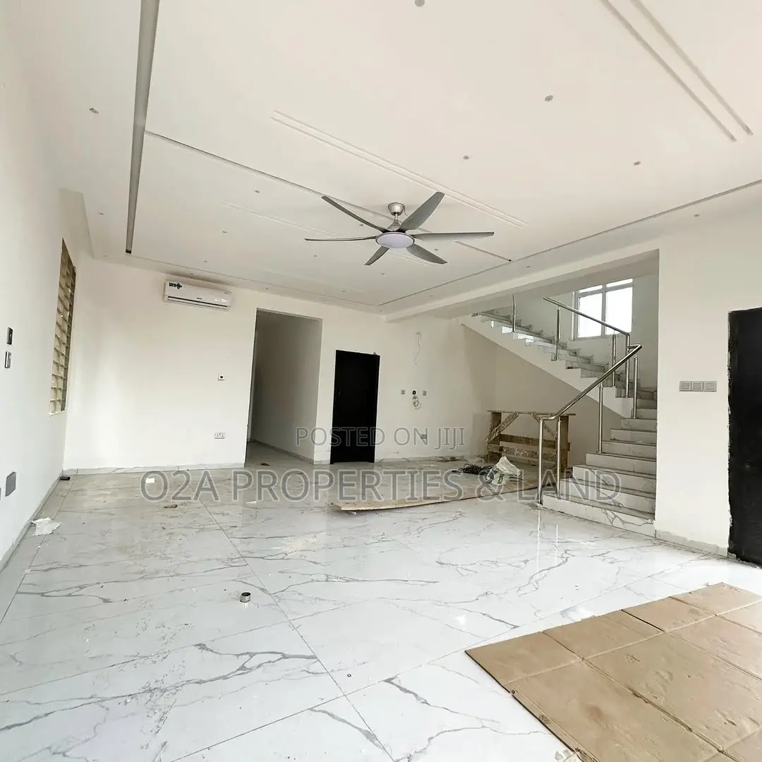 5bdrm House in Lakeside Estate for sale