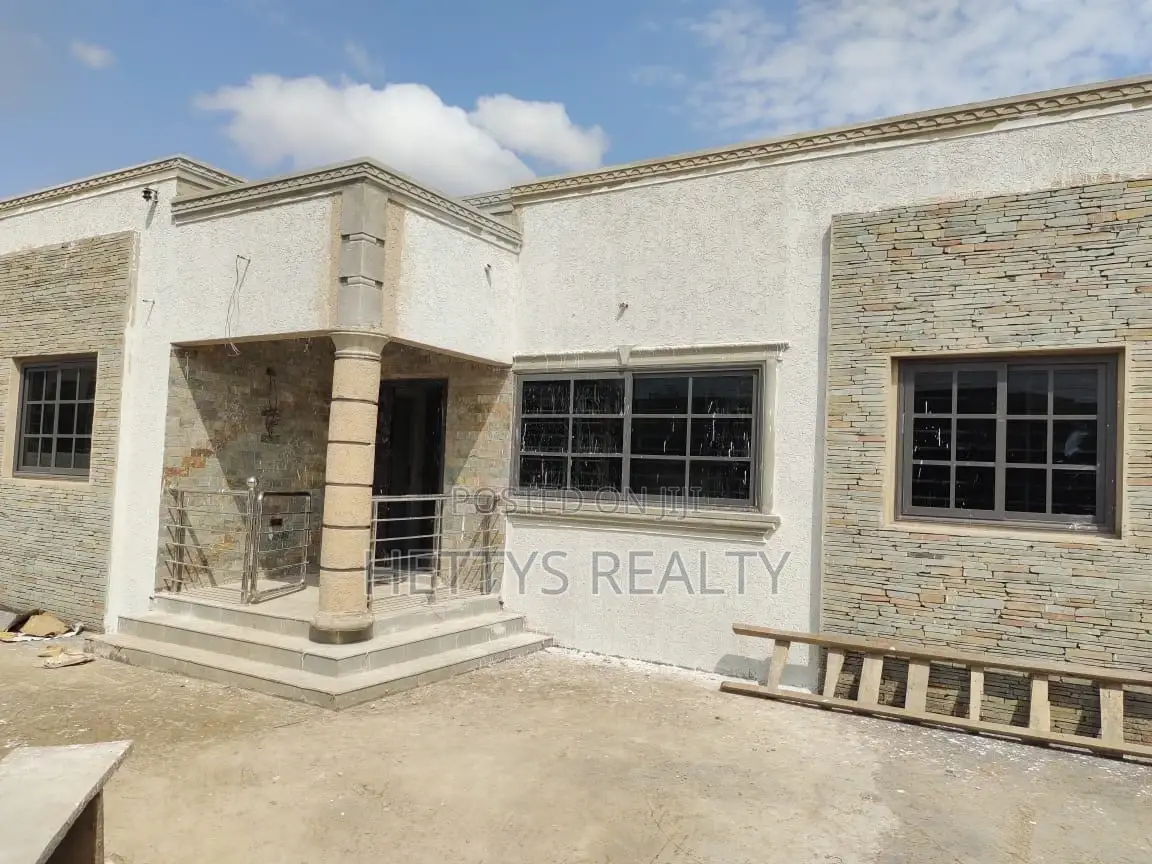 3bdrm House in Oyarifa for sale