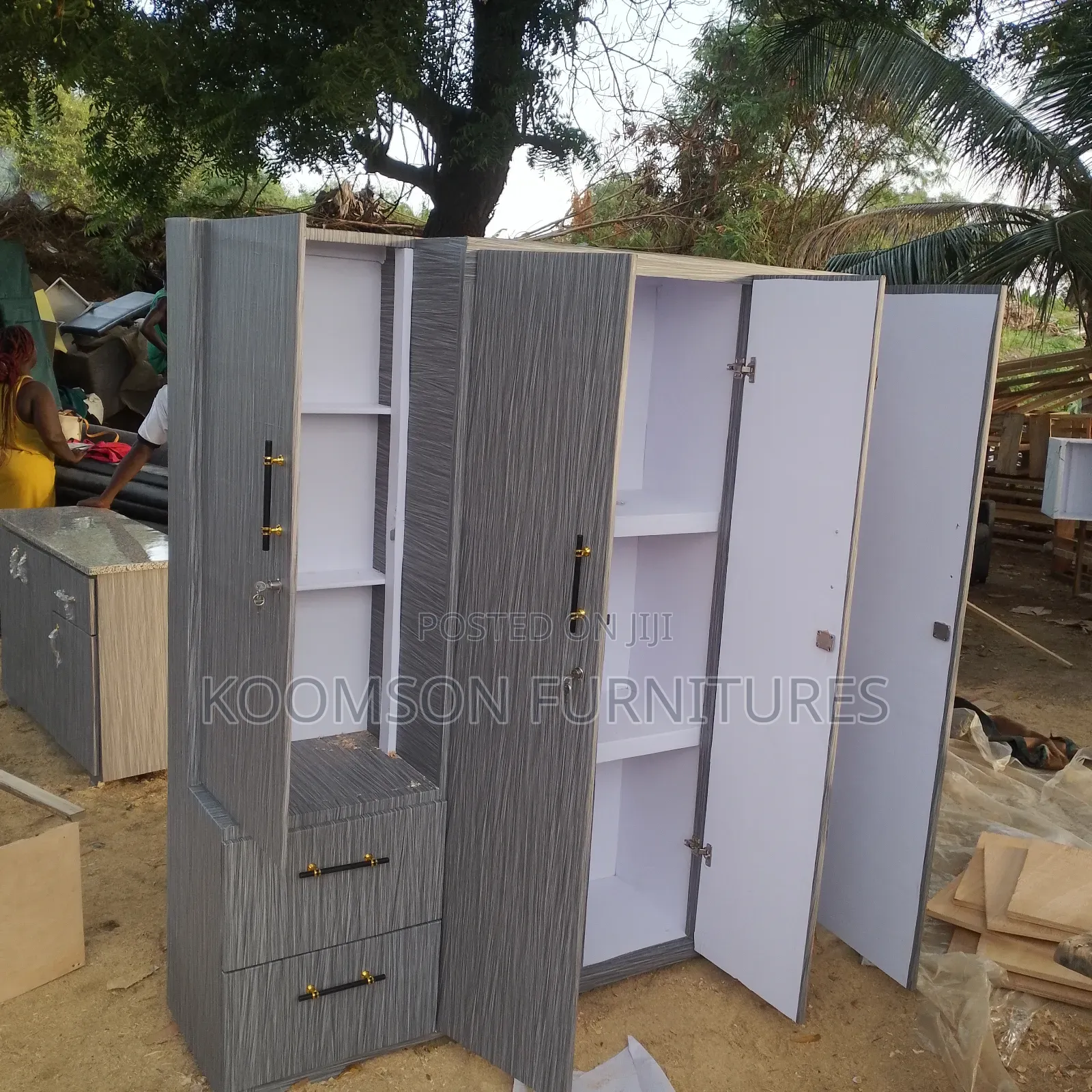 Quality Wardrobe 4in1 With Mirror