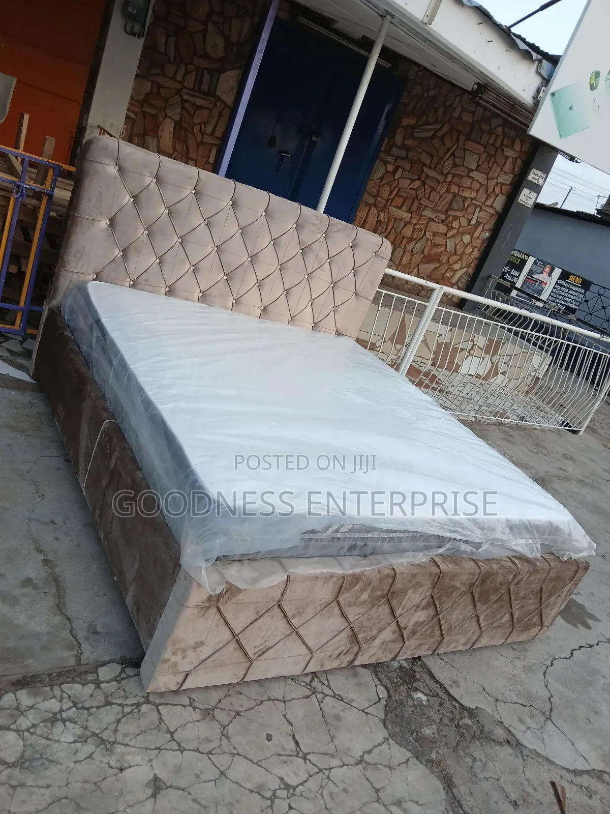 Design Queen Bed Frame With Mattress