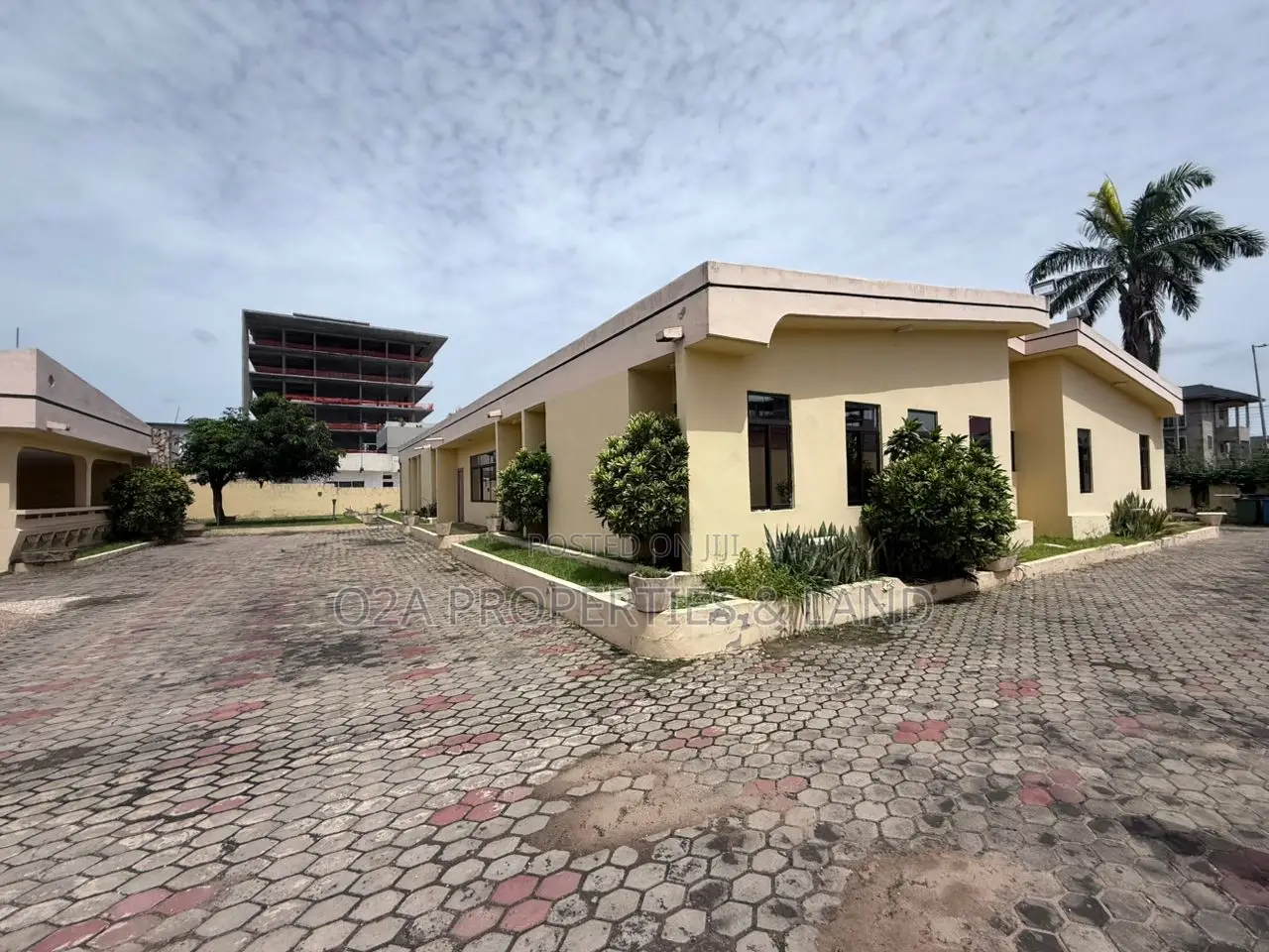 15bdrm House in Airport Residential for rent