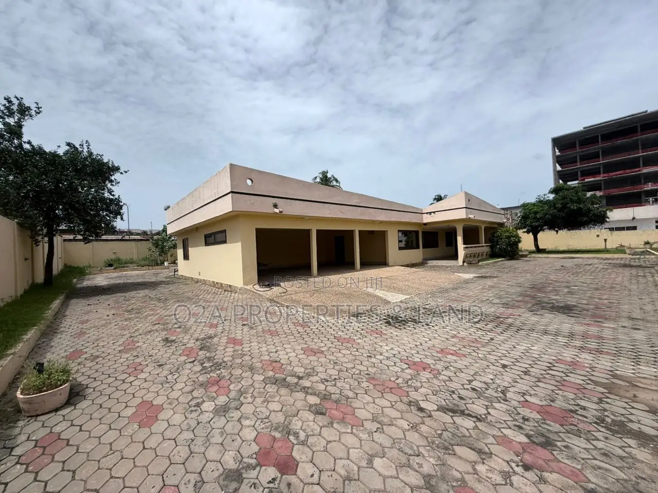 15bdrm House in Airport Residential for rent