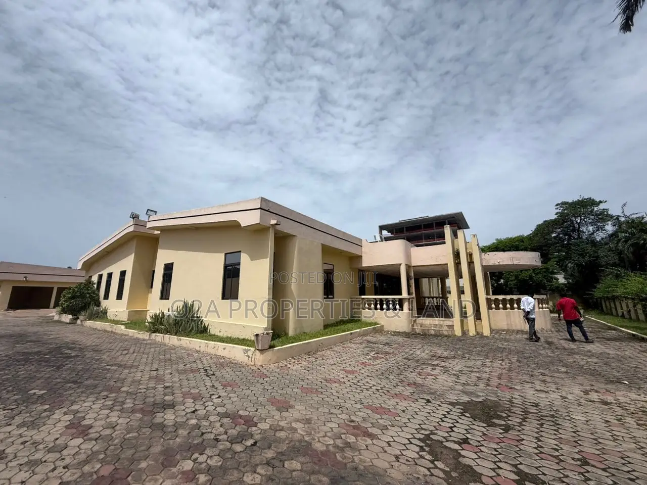 15bdrm House in Airport Residential for rent