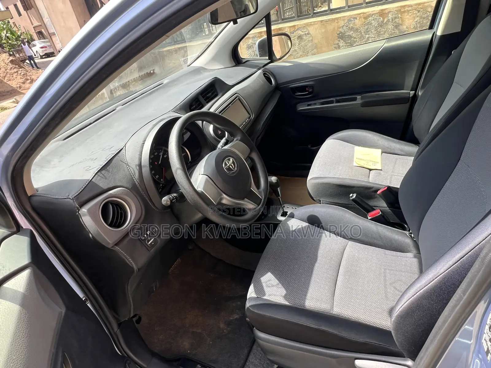 Toyota Vitz 1.3 FWD 5dr 2012 Blue