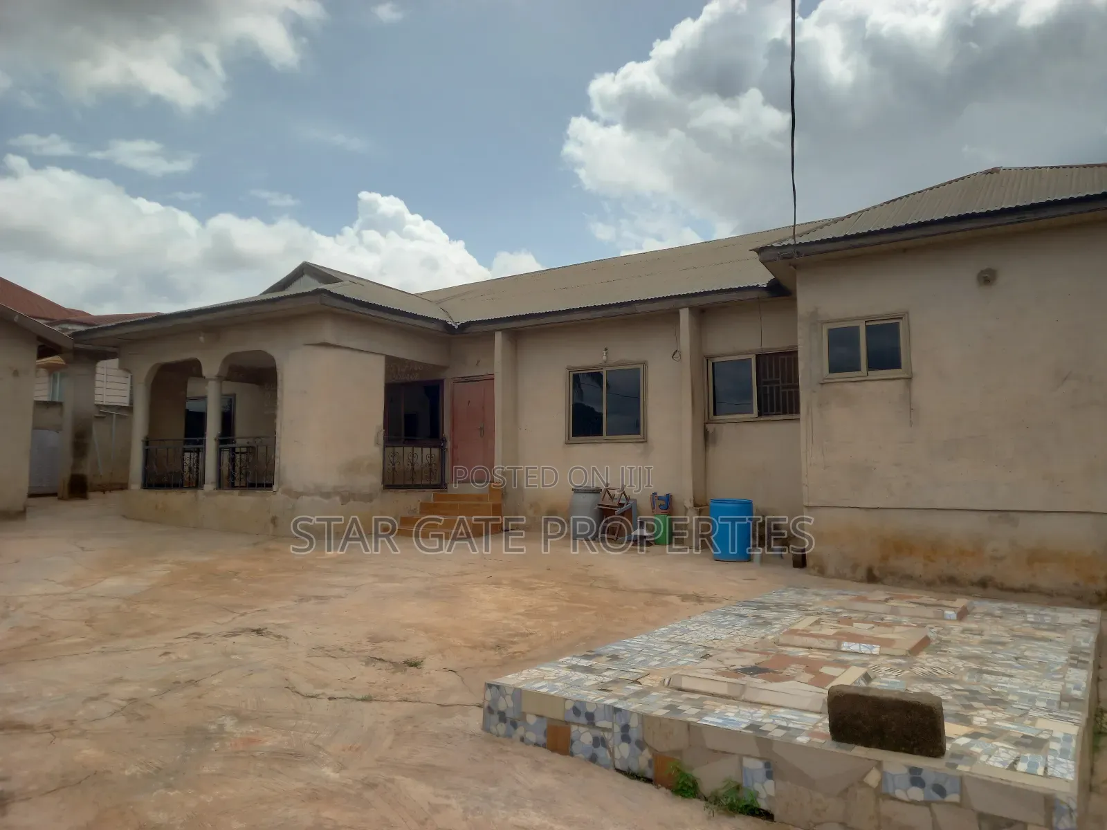6bdrm House in Asuofia, Kumasi Metropolitan for sale
