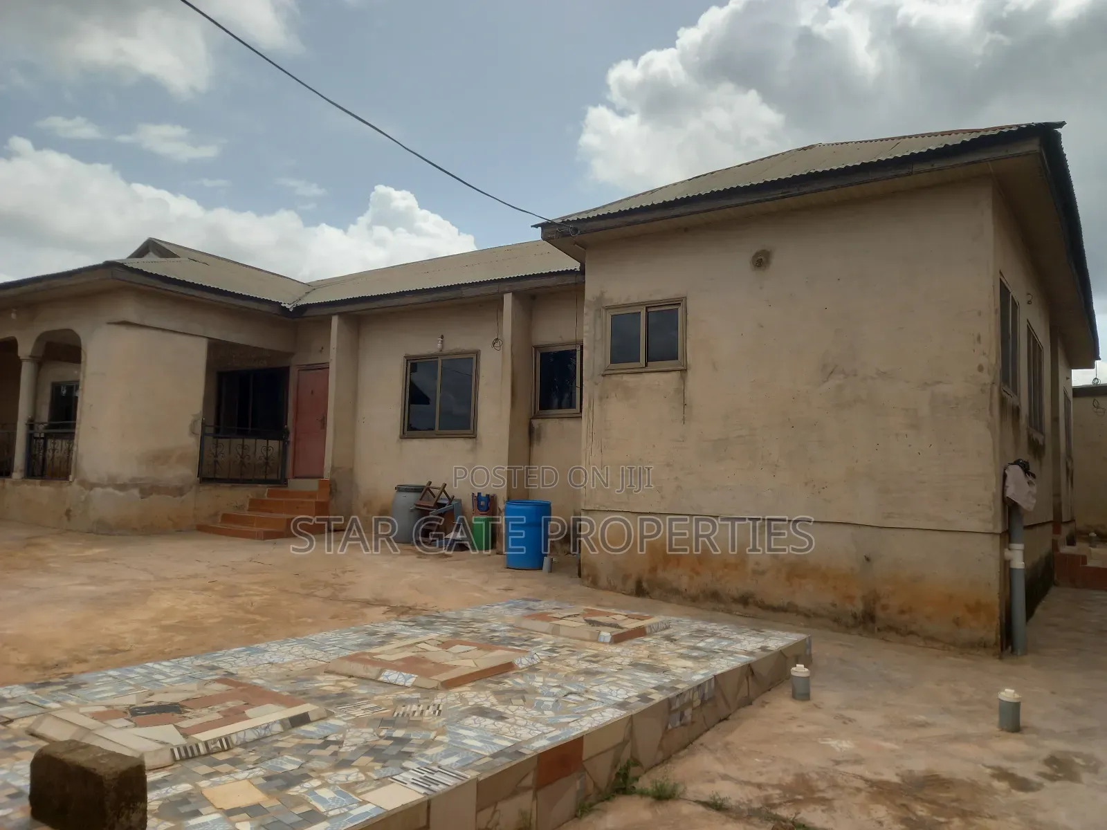 6bdrm House in Asuofia, Kumasi Metropolitan for sale