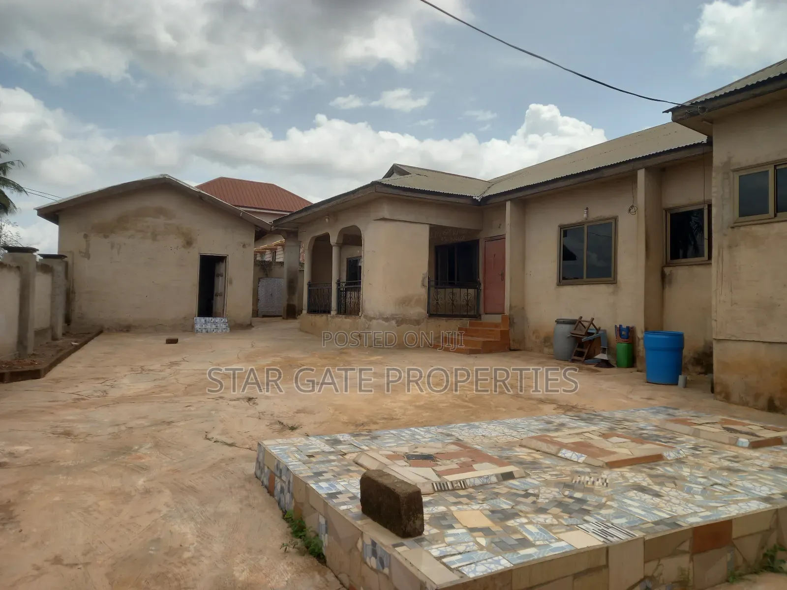6bdrm House in Asuofia, Kumasi Metropolitan for sale