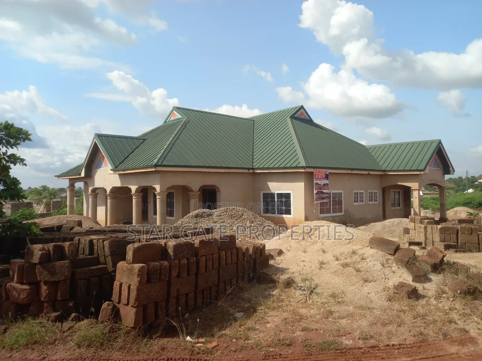 7bdrm House in Asuofia Kokoben, Kumasi Metropolitan for sale