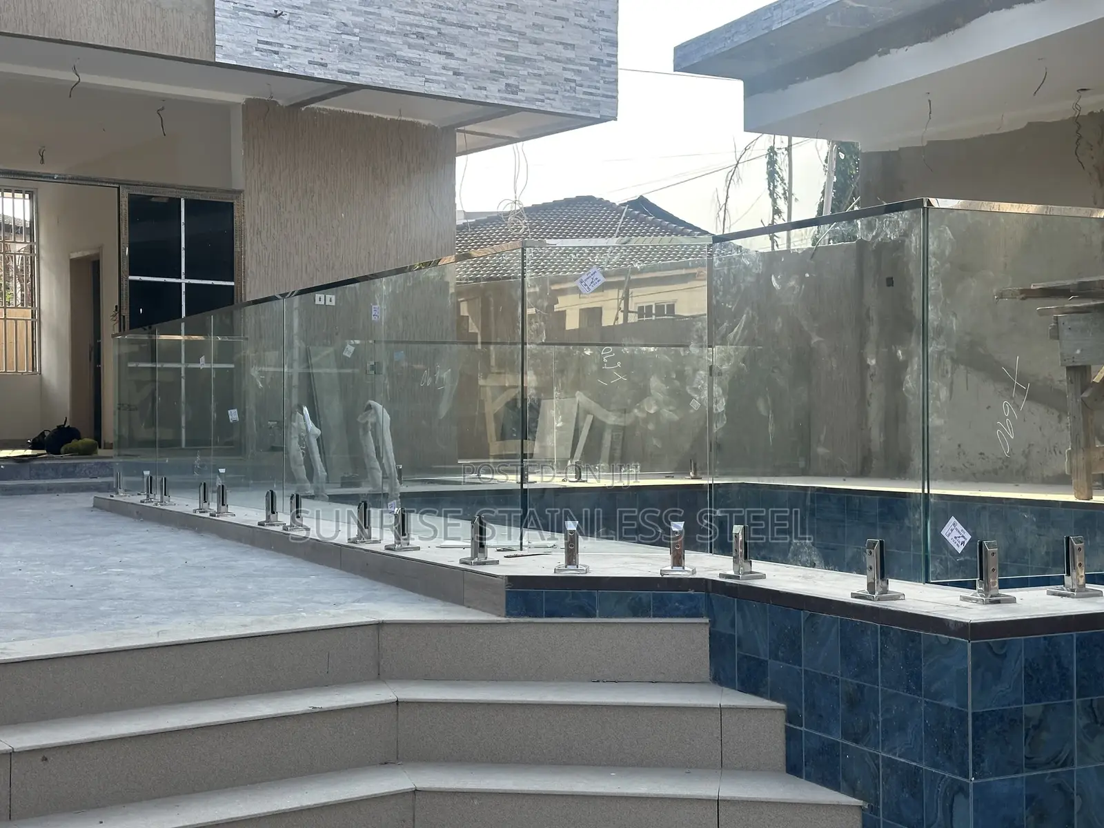 Stainless Frameless Design