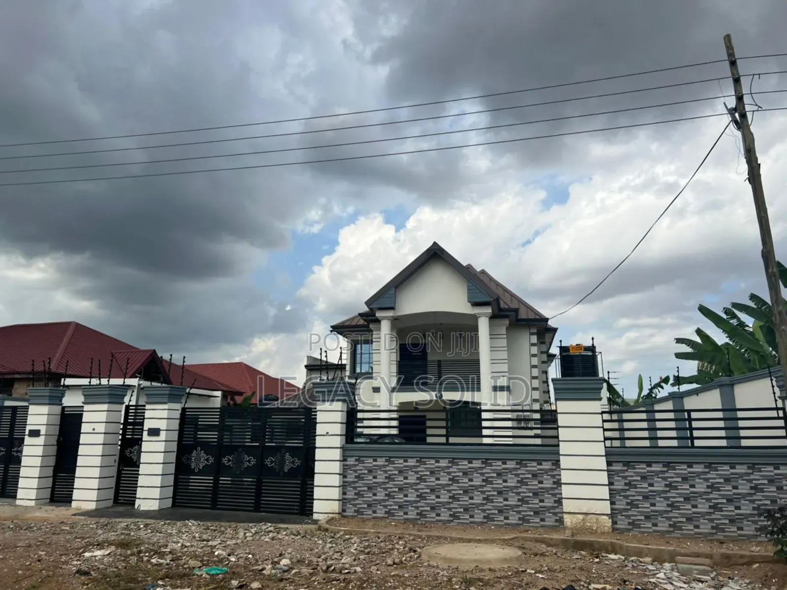 4bdrm Townhouse / Terrace in ๐ป๐๐๐๐๐ข ๐๐๐๐๐ ๐๐๐๐, Amasaman for rent