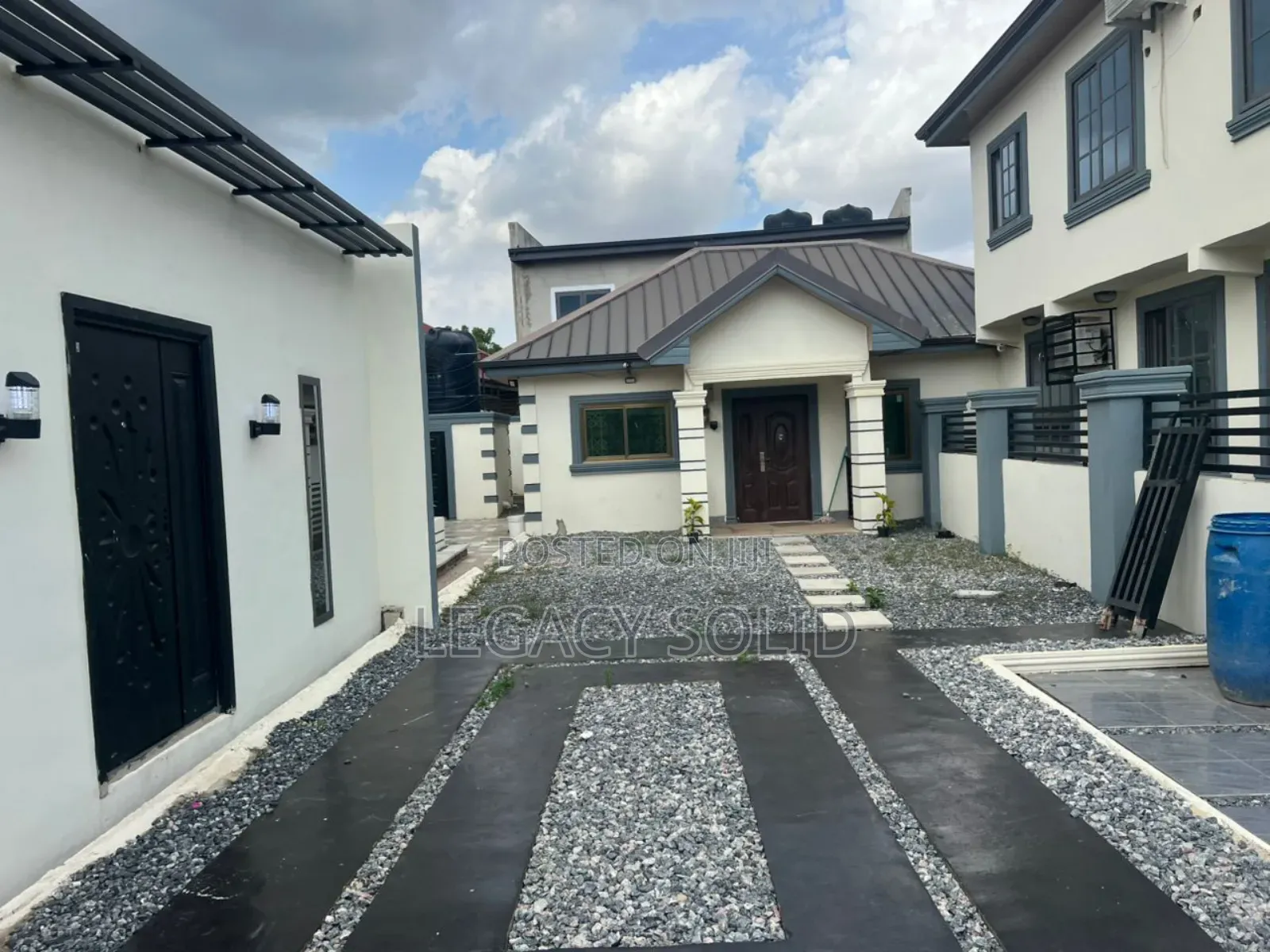 4bdrm Townhouse / Terrace in ๐ป๐๐๐๐๐ข ๐๐๐๐๐ ๐๐๐๐, Amasaman for rent