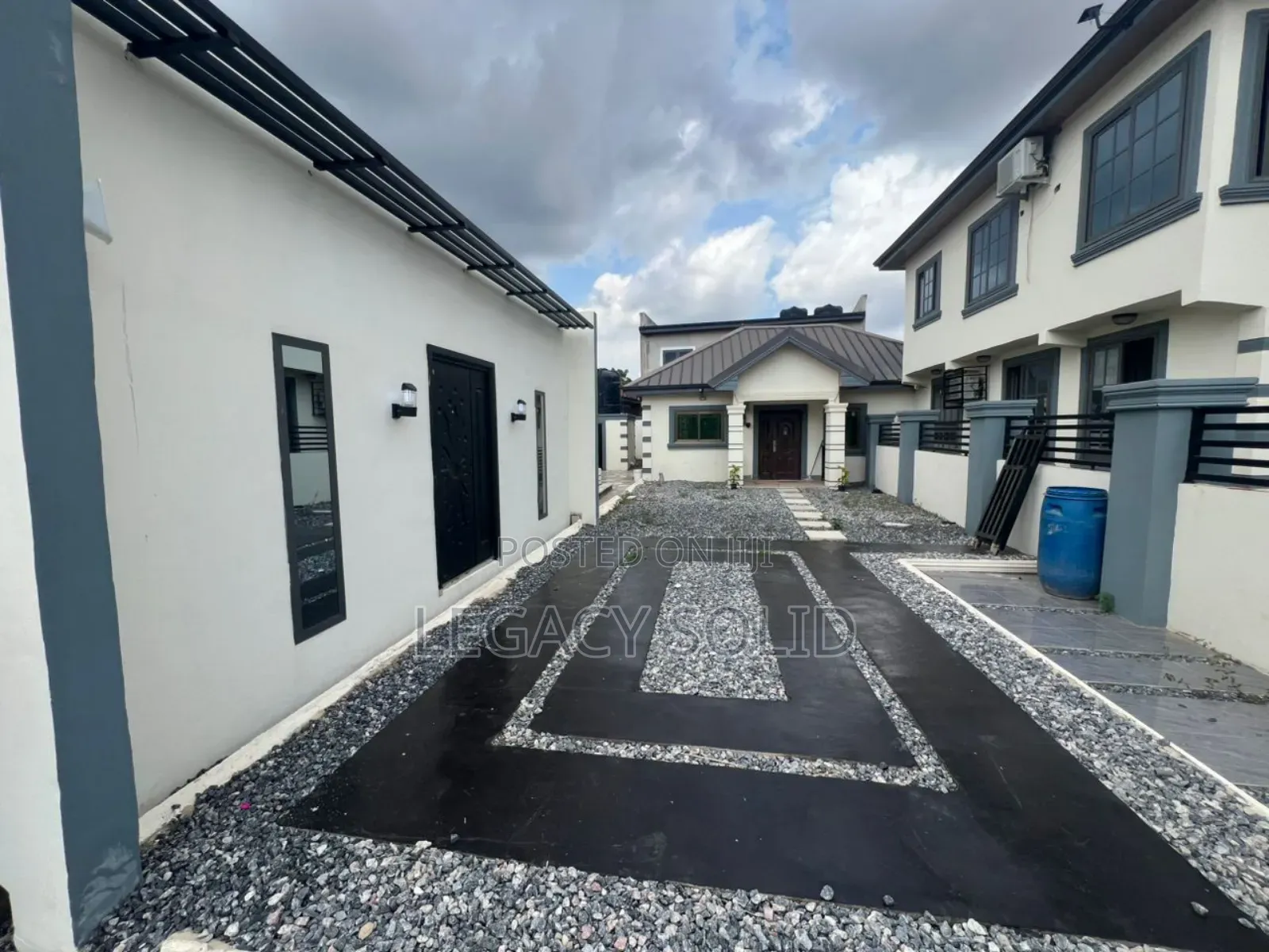4bdrm Townhouse / Terrace in ๐ป๐๐๐๐๐ข ๐๐๐๐๐ ๐๐๐๐, Amasaman for rent