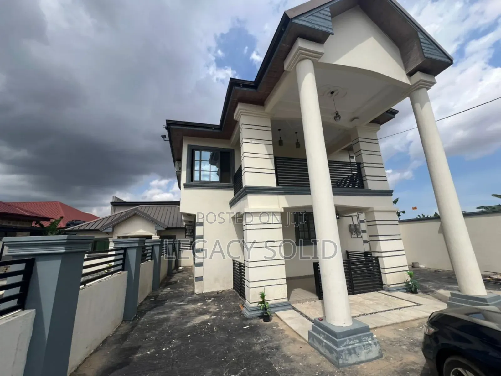 4bdrm Townhouse / Terrace in ๐ป๐๐๐๐๐ข ๐๐๐๐๐ ๐๐๐๐, Amasaman for rent