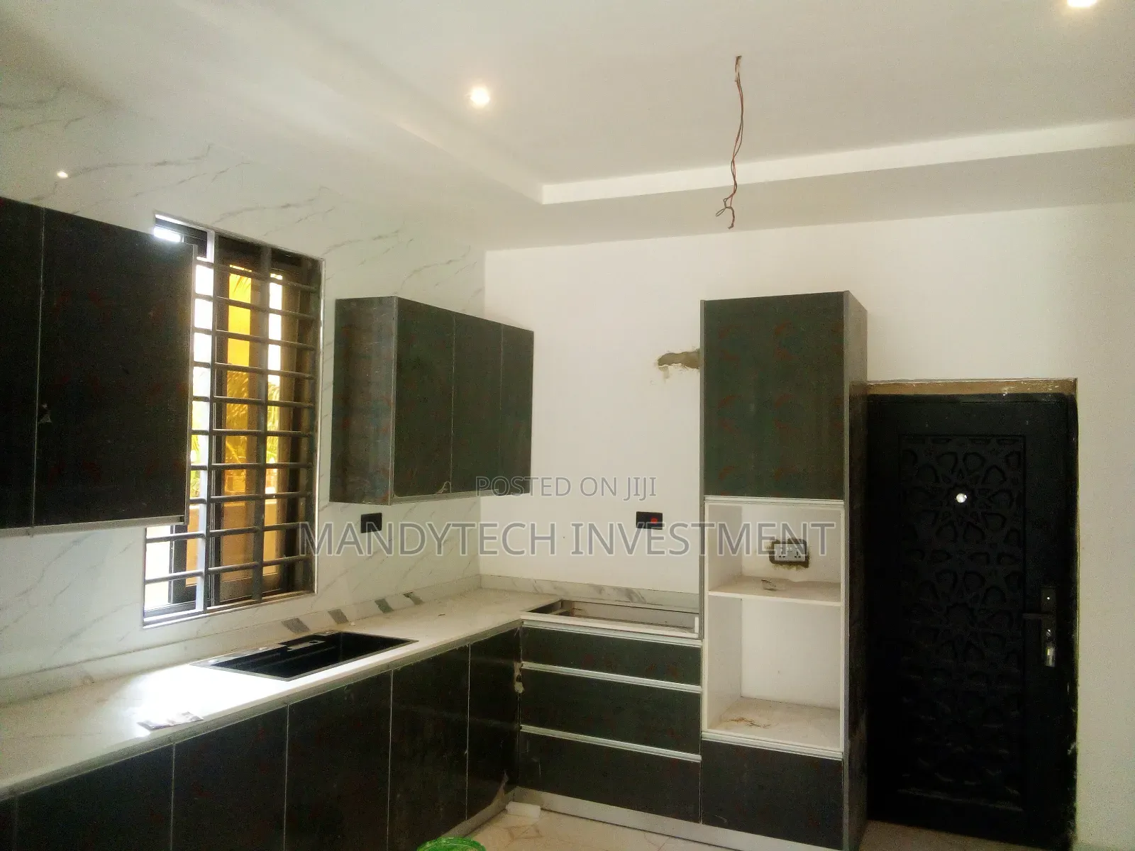 3bdrm Duplex in School Junction for rent