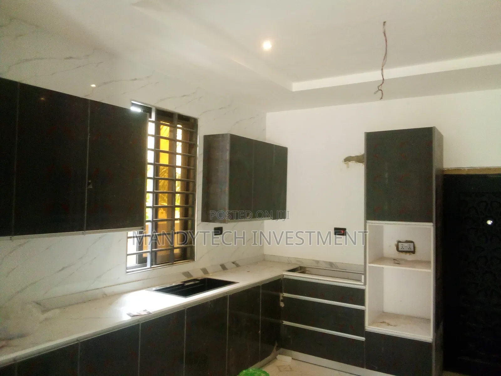 3bdrm Duplex in School Junction for rent