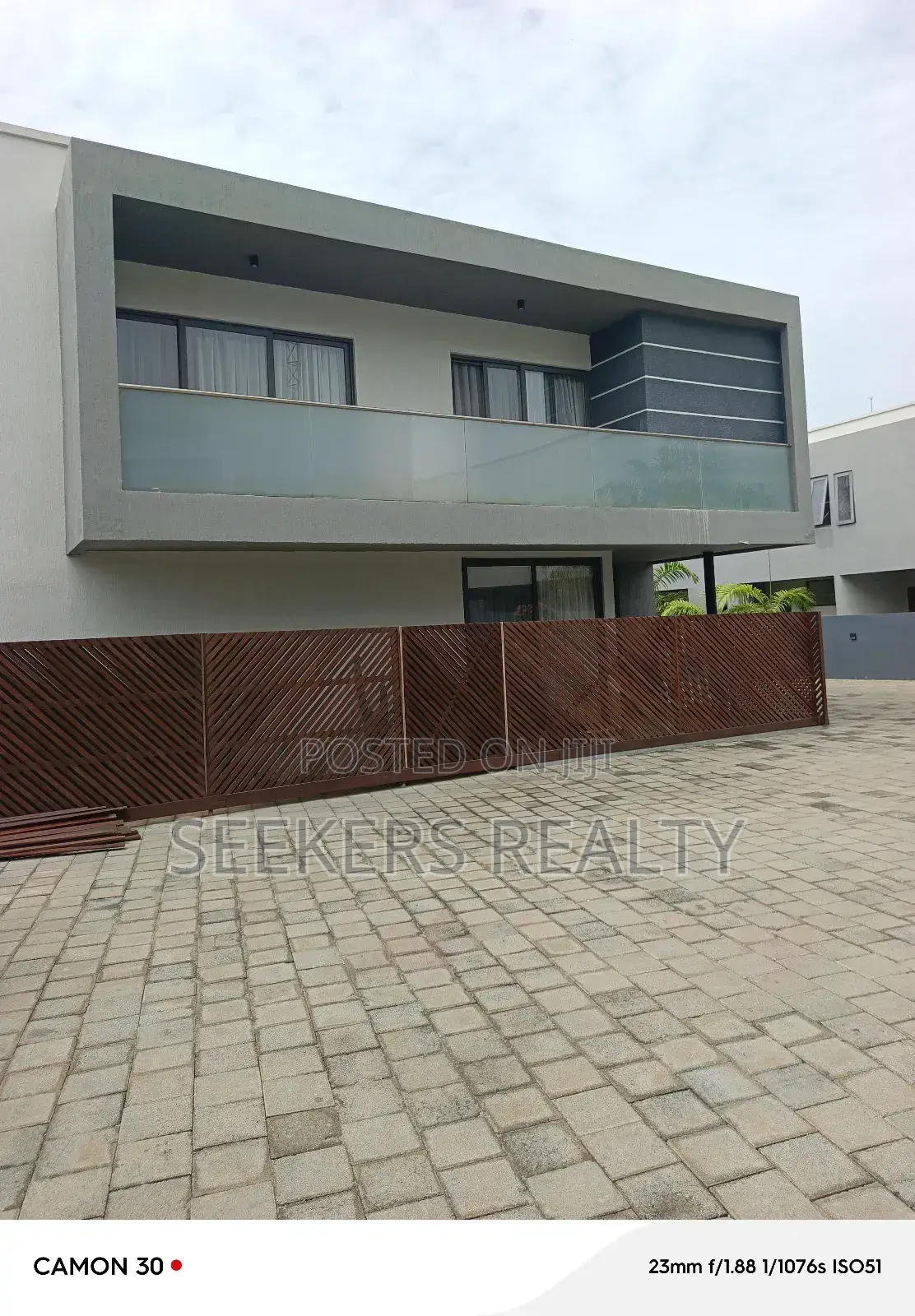 4bdrm Townhouse / Terrace in Seekers Realty, Cantonments for rent