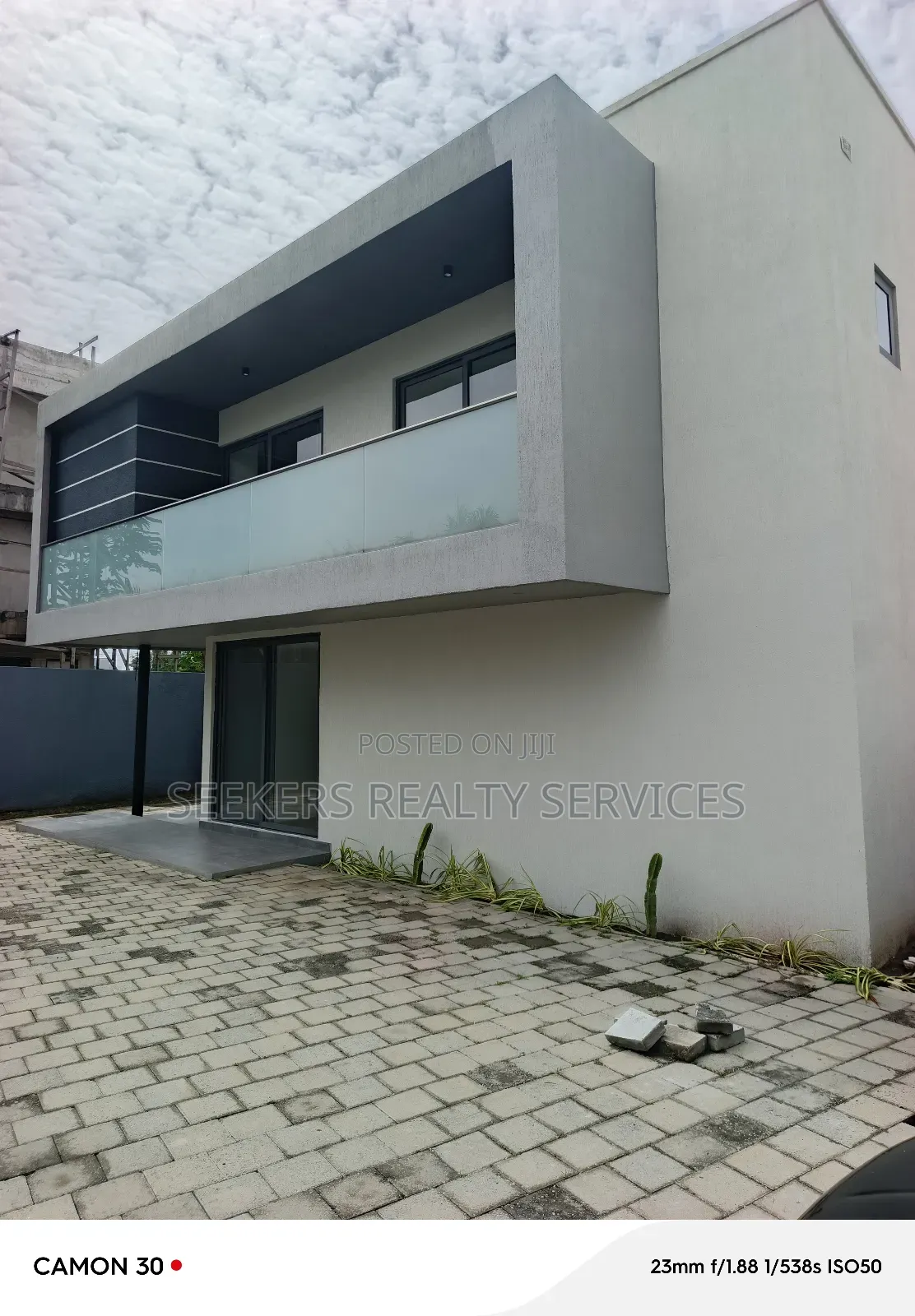 4bdrm Townhouse / Terrace in Seekers Realty, Cantonments for rent