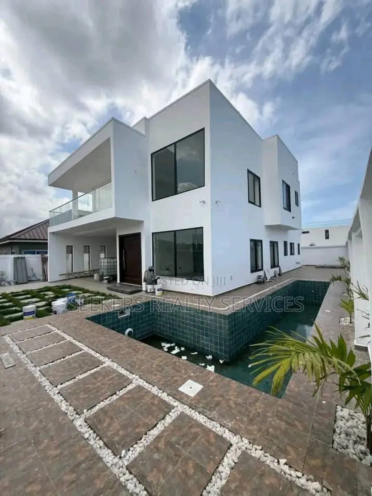 4bdrm Townhouse/Terrace in Seekers Realty, Accra Metropolitan for sale