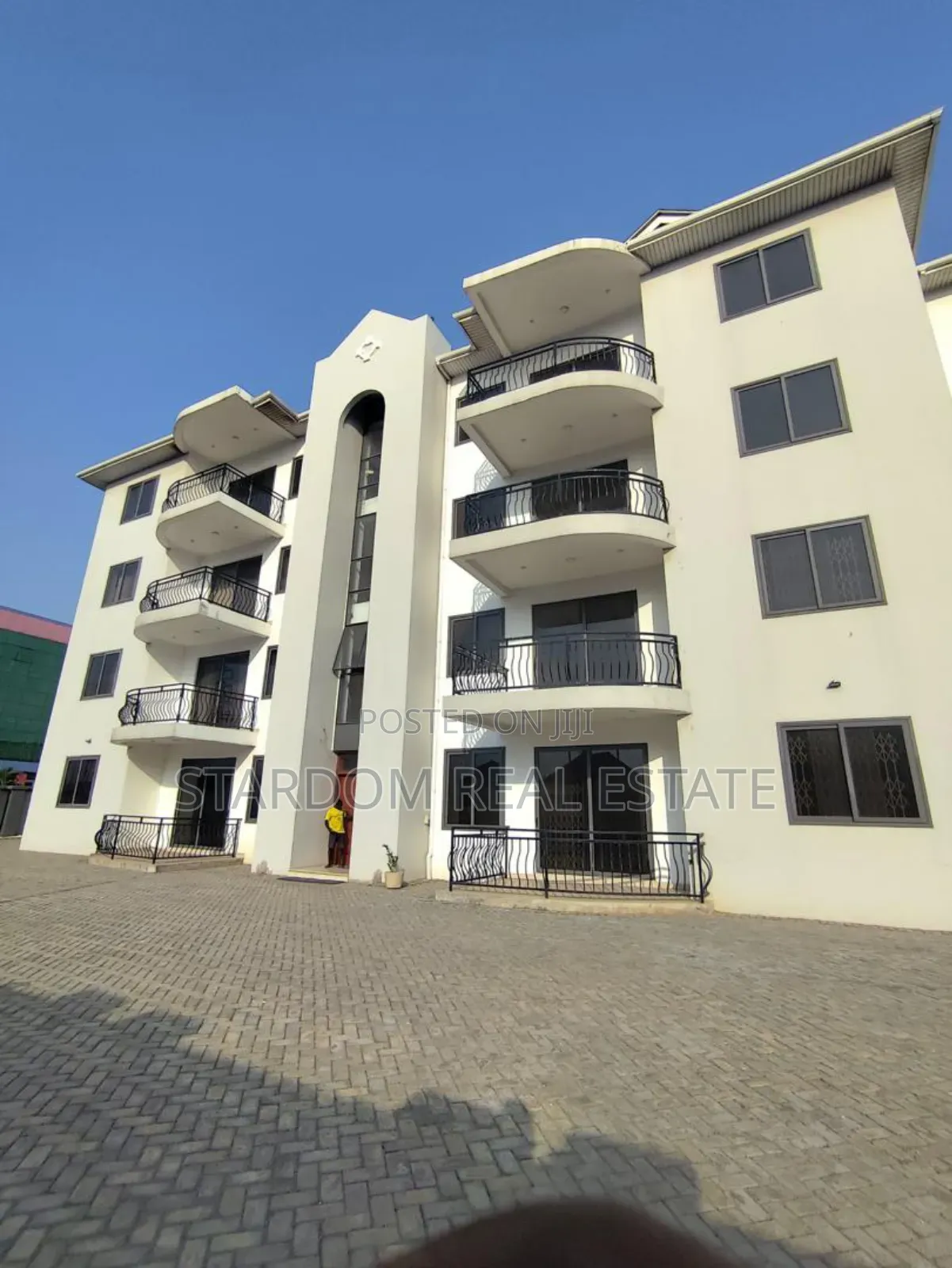 3bdrm Apartment in American House for rent