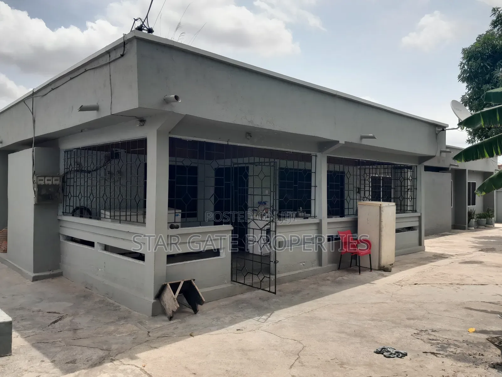 12bdrm House in Buokrom Estate, Kumasi Metropolitan for sale