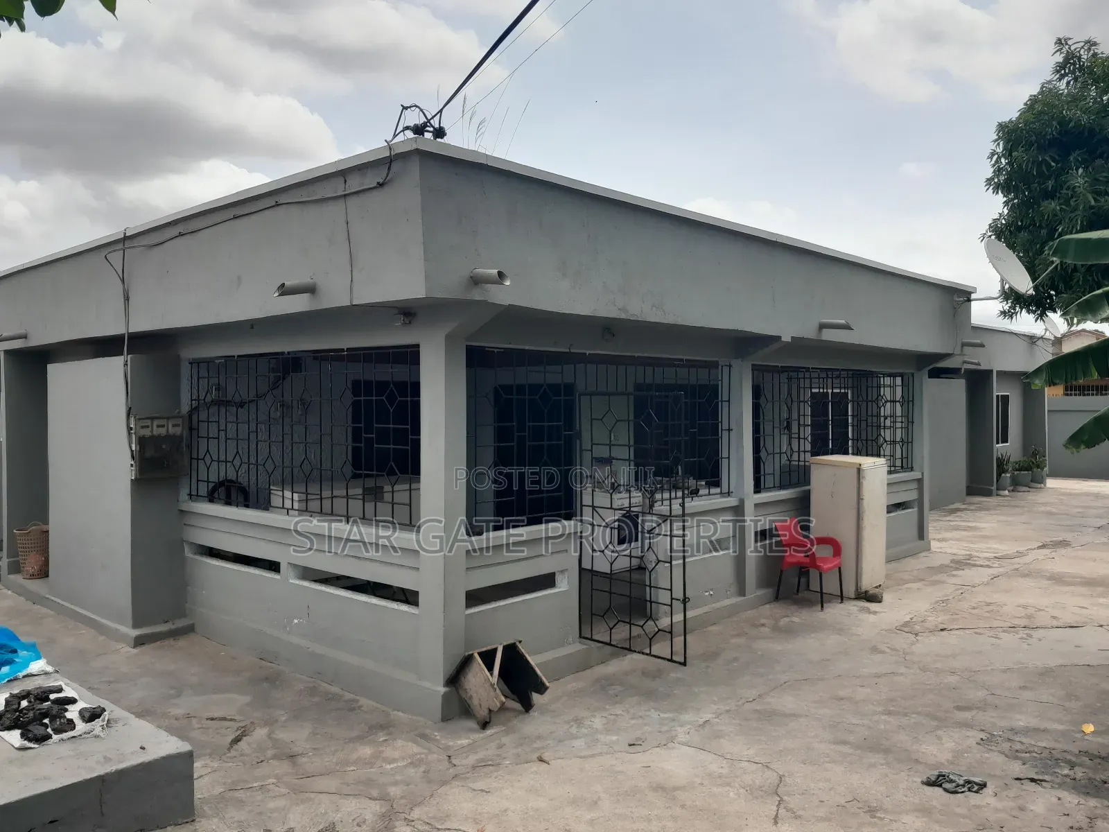12bdrm House in Buokrom Estate, Kumasi Metropolitan for sale
