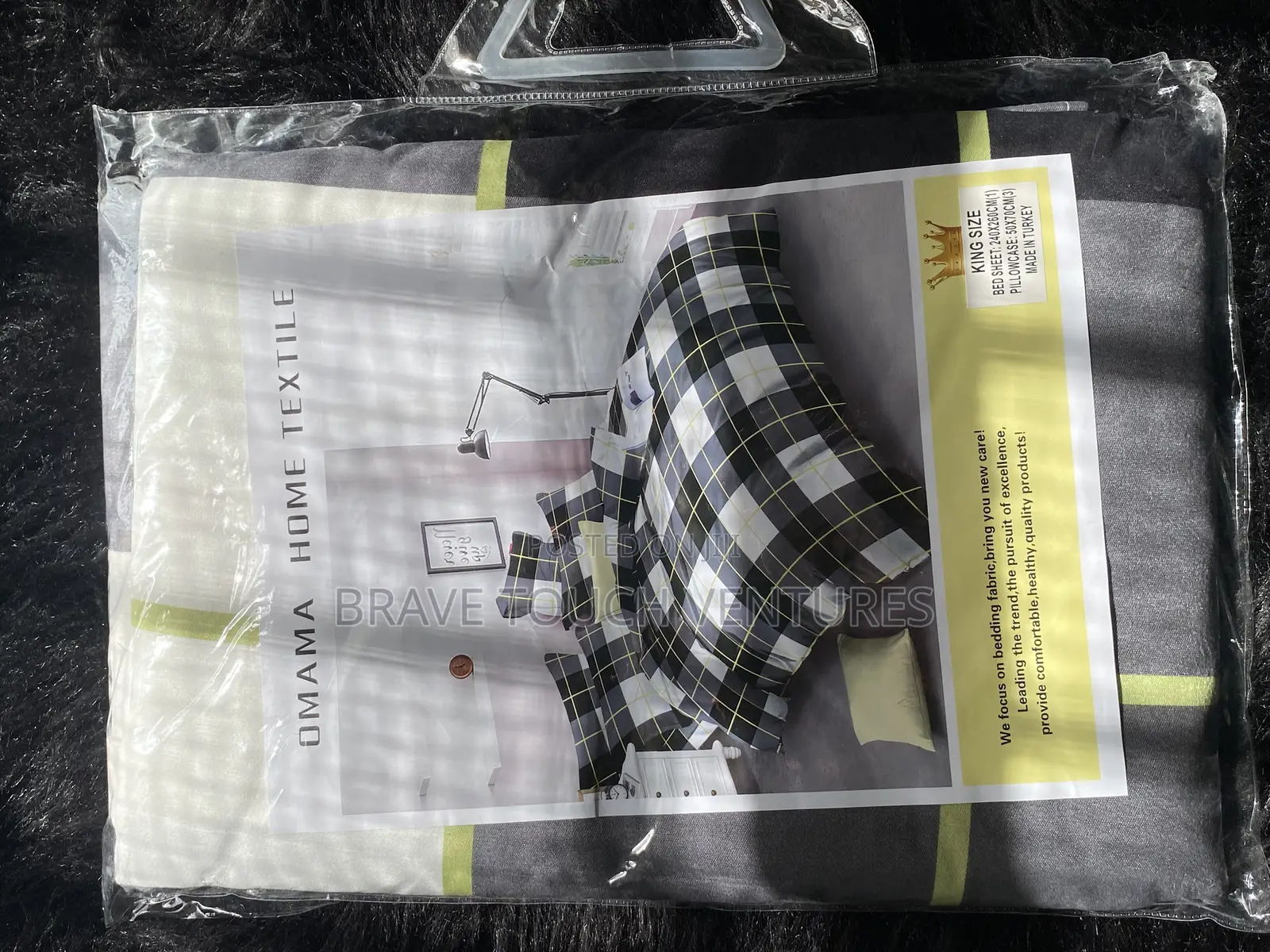 King Size Bedsheet With 3 Pillow Cases - White/Black/Green