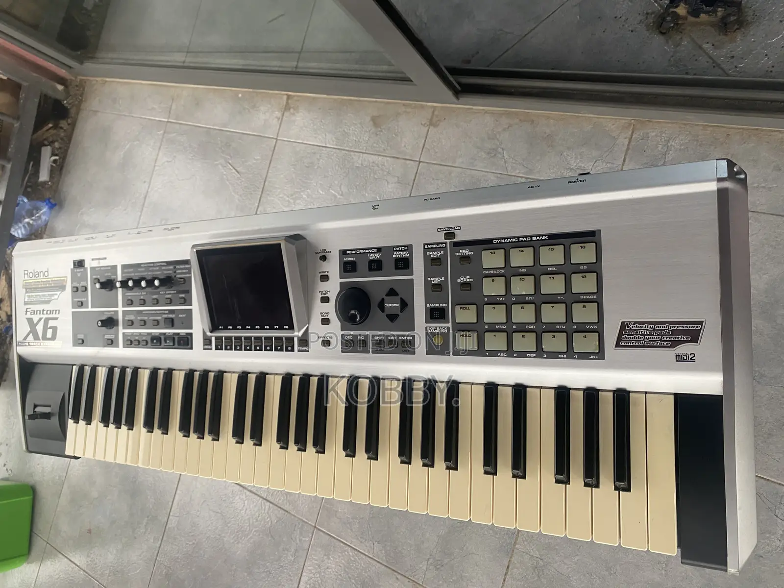 Roland Fantom X6