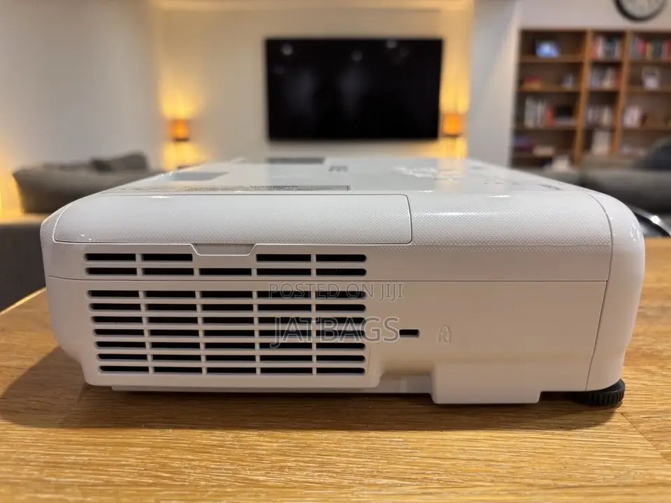 Epson Eb-E01 3300 Lumens Projector From Uk (Free Delivery)