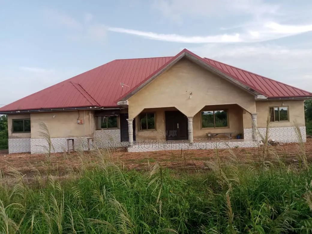 6bdrm House in Odumse, Tema Metropolitan for sale