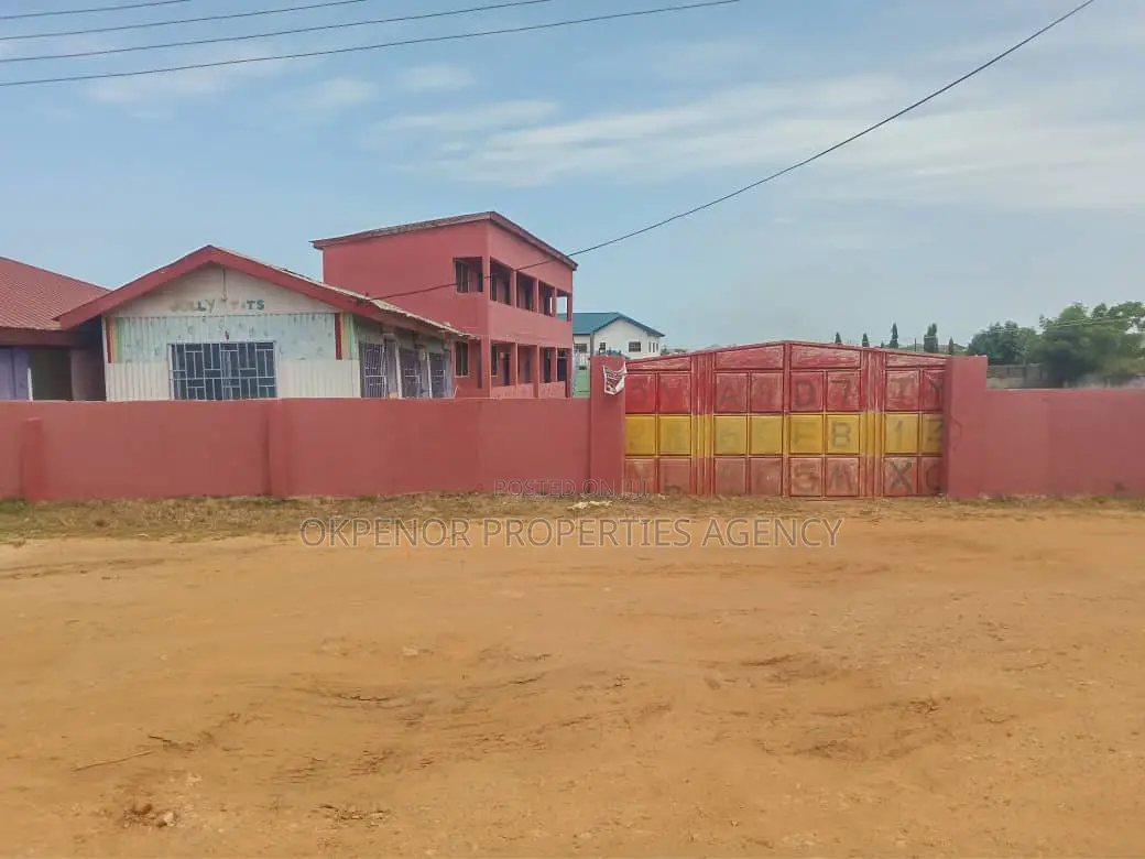 9bdrm House in Dawhenya Tema for sale