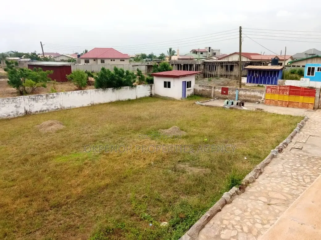 9bdrm House in Dawhenya Tema for sale