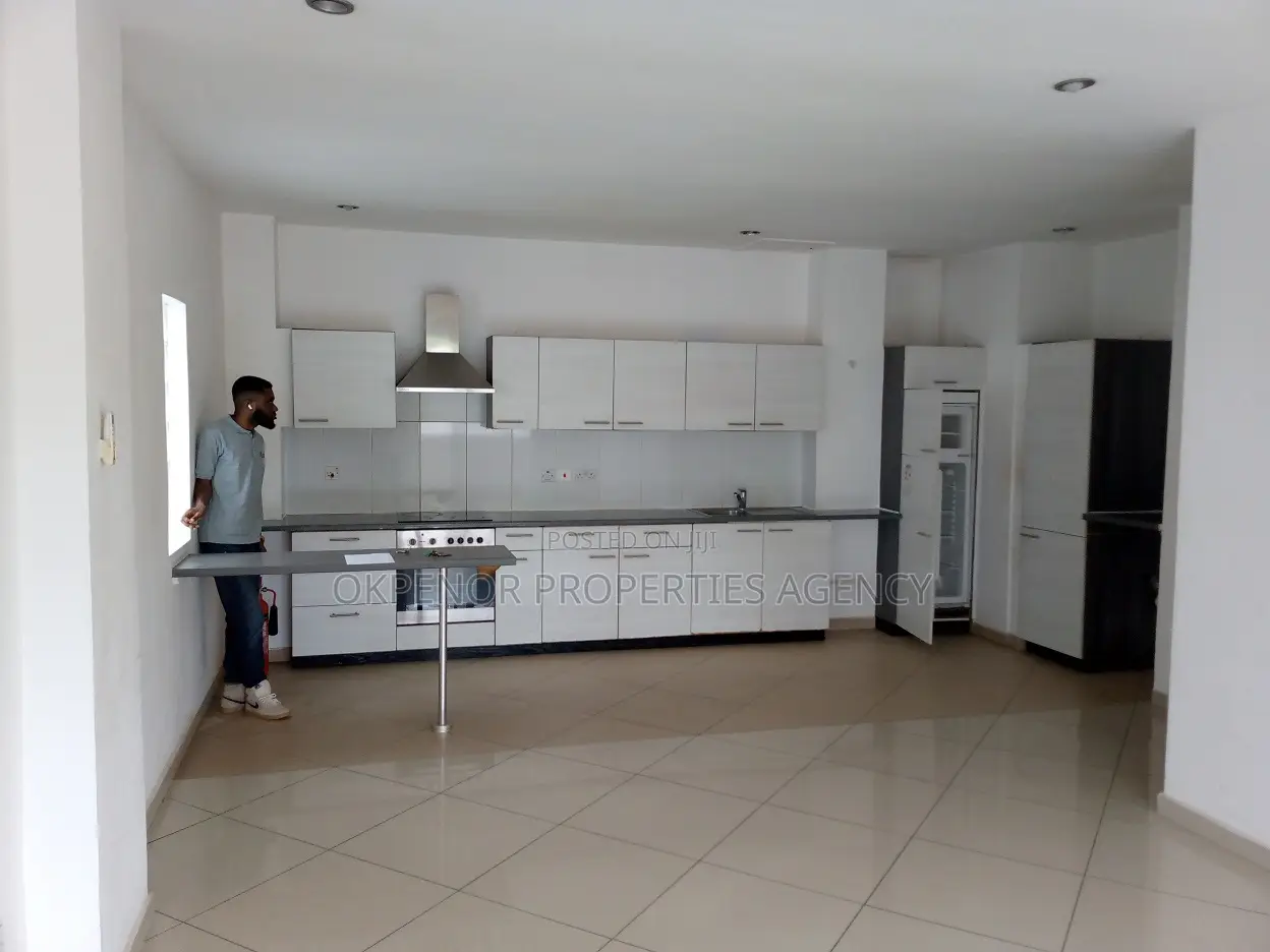 3bdrm Apartment in Shiashie East Legon Accra Metropolitan for sale
