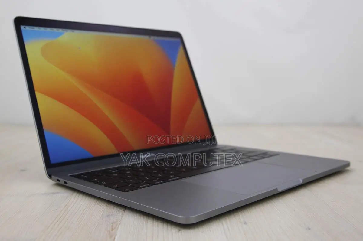 Laptop Apple MacBook Pro 2017 16GB Intel Core i7 SSD 512GB
