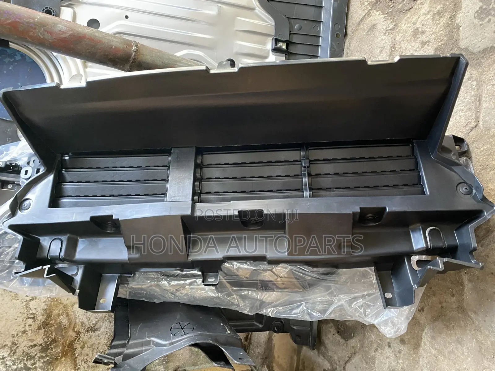CRV 2017 to 2021 Shutter Grill Upper.
