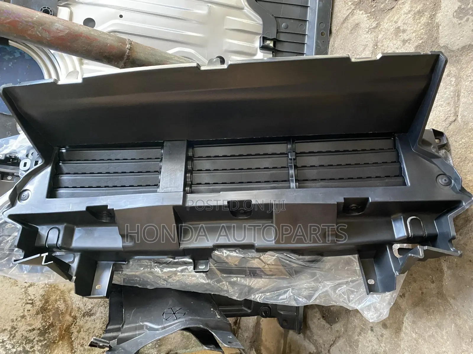 CRV 2017 to 2021 Shutter Grill Upper.