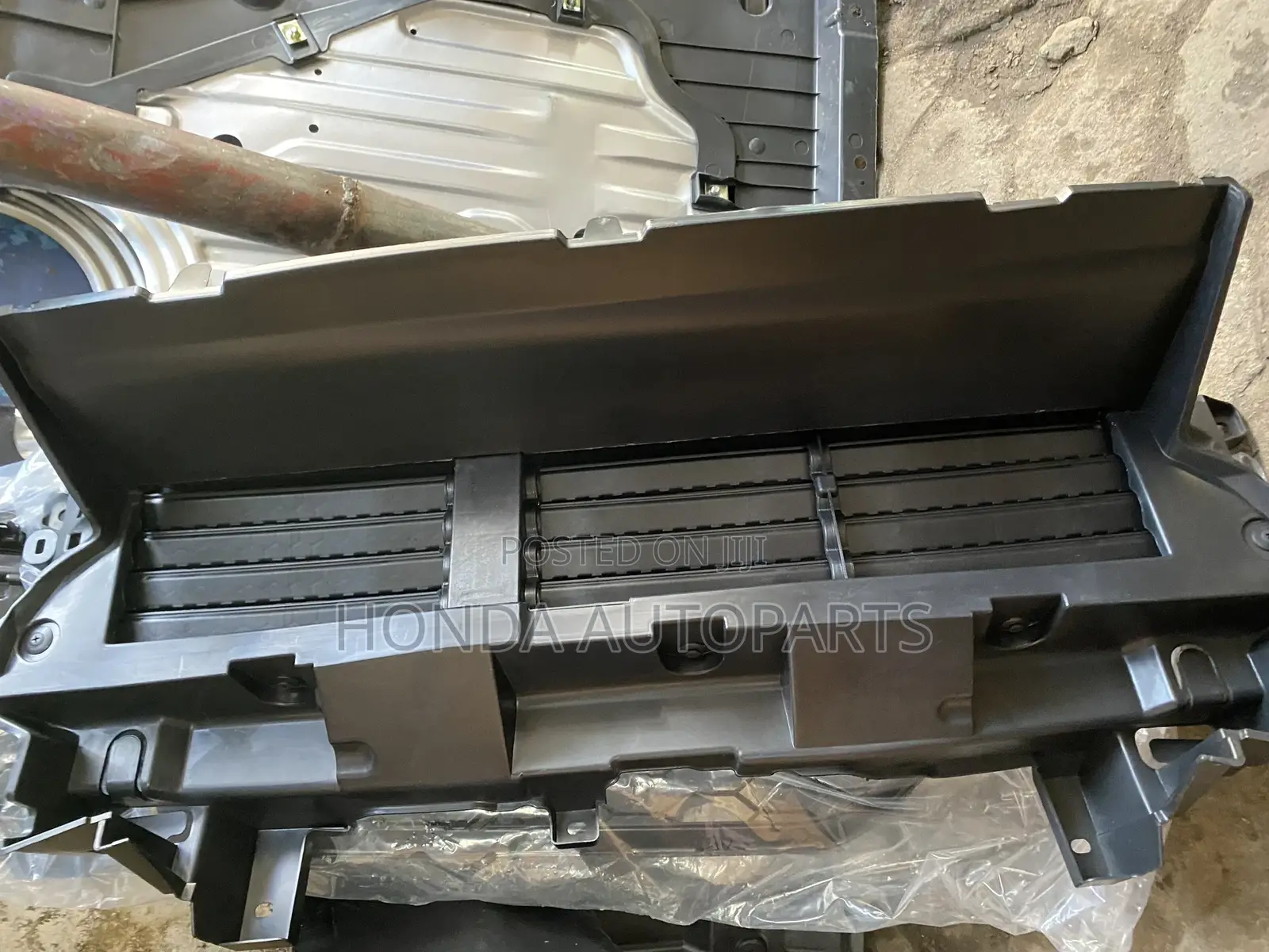 CRV 2017 to 2021 Shutter Grill Upper.