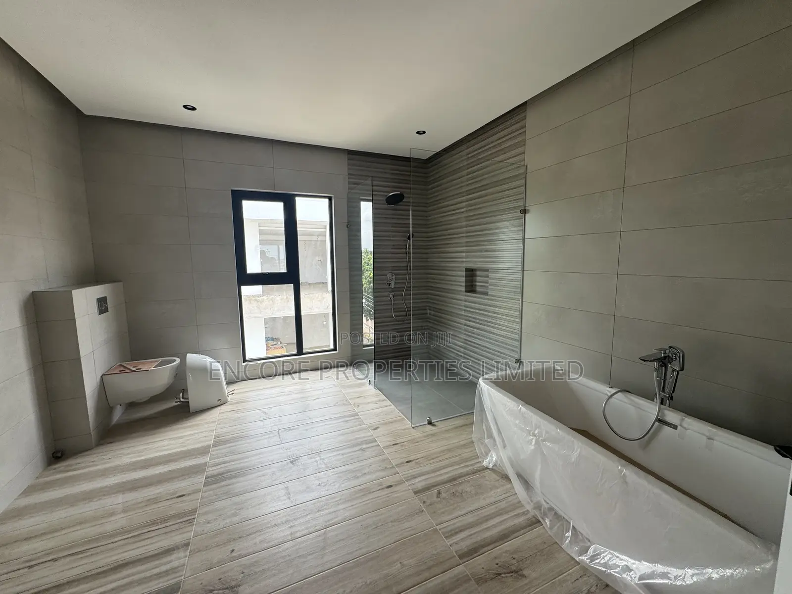 5bdrm House in Encore Properties, Dzorwulu for sale