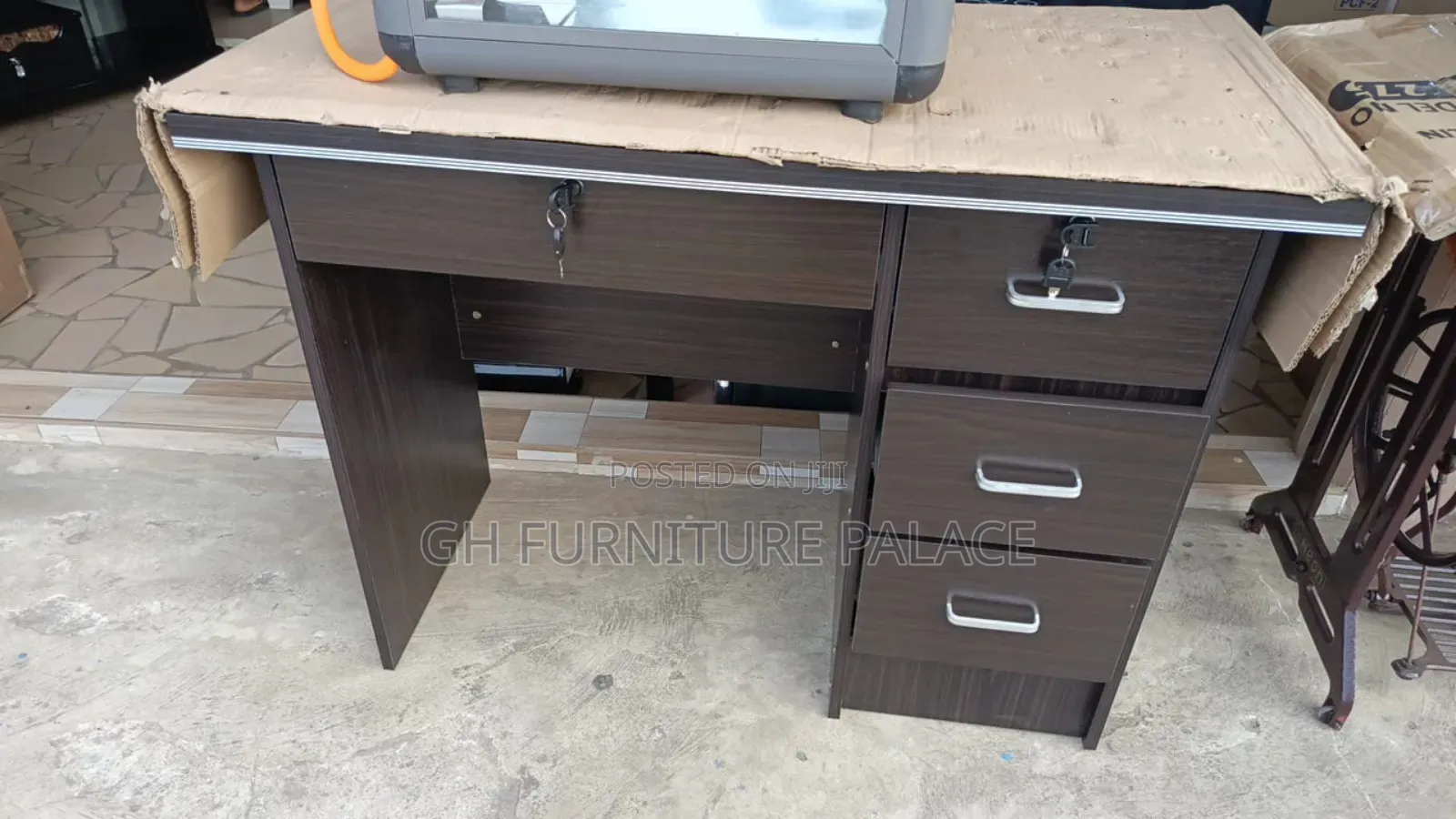 A Computer Desk With Three Drawers (Black)
