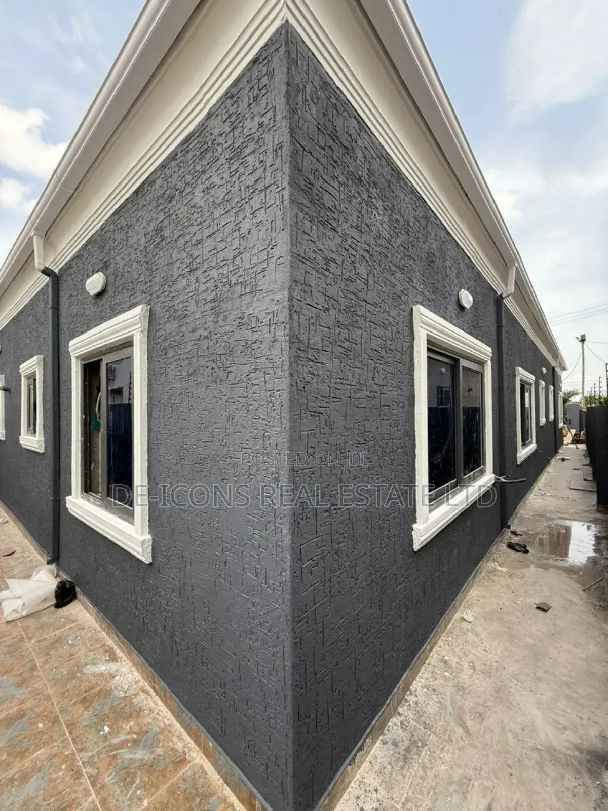 3bdrm Bungalow in De-Icons Real Estate, Ablekuma for sale