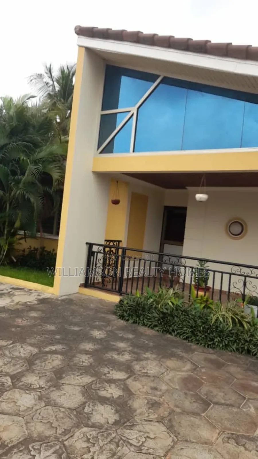 3bdrm House in Hfc Estate Area, Spintex for rent