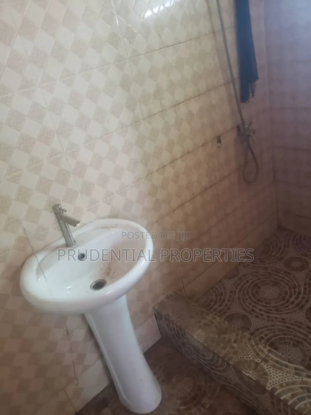 4bdrm House in North Kaneshie for sale
