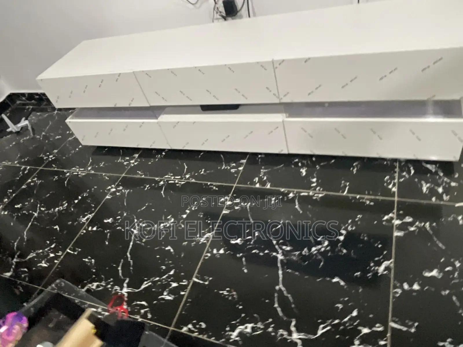 High Gloss Tv Stand in White With a Touch of Ambiance