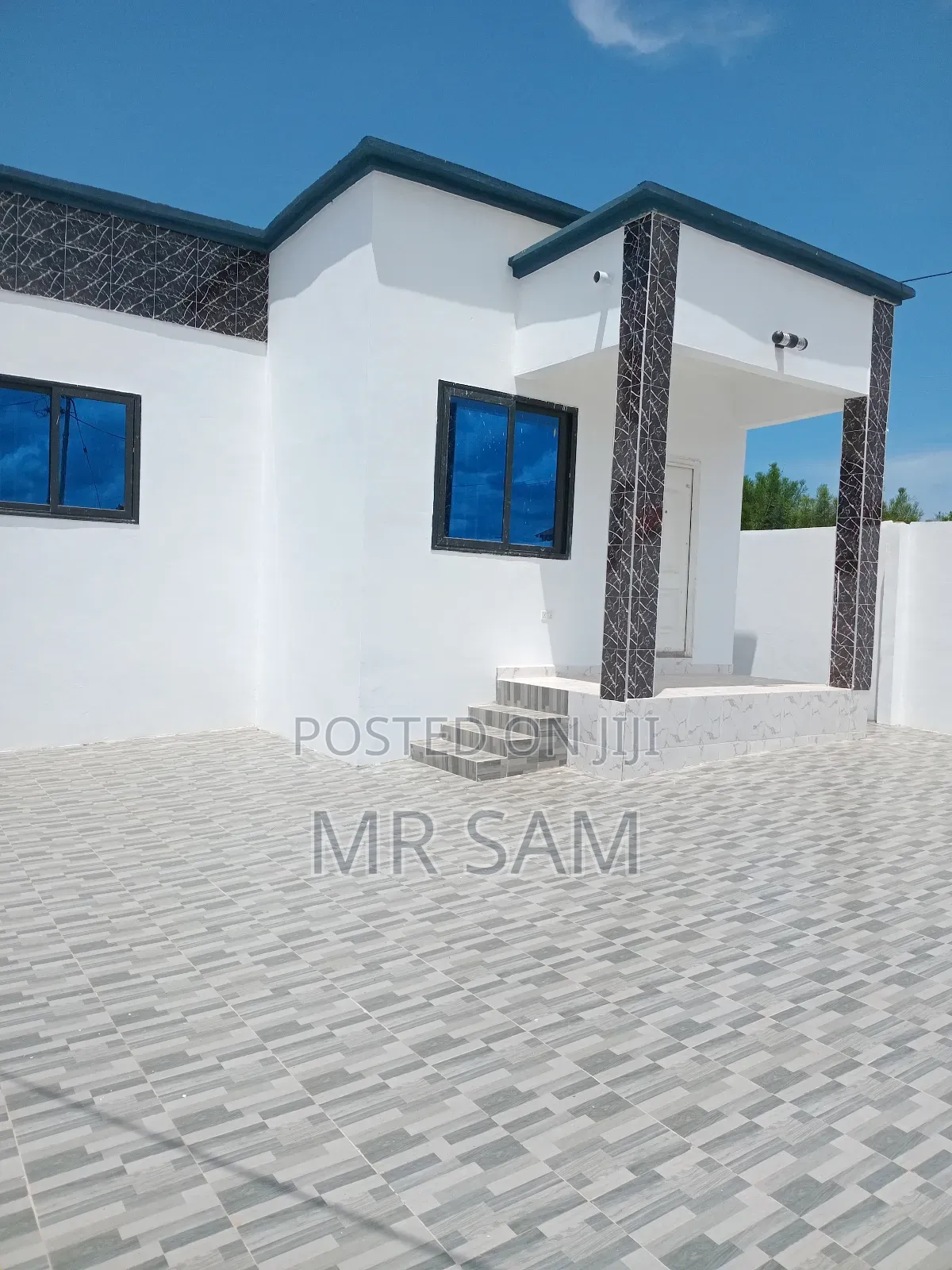 3bdrm House in Kakraba Adade Road, Ga South Municipal for sale